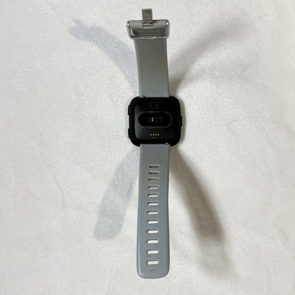 Fitbit Versa Model‎ FB504 - Picture 3 of 6